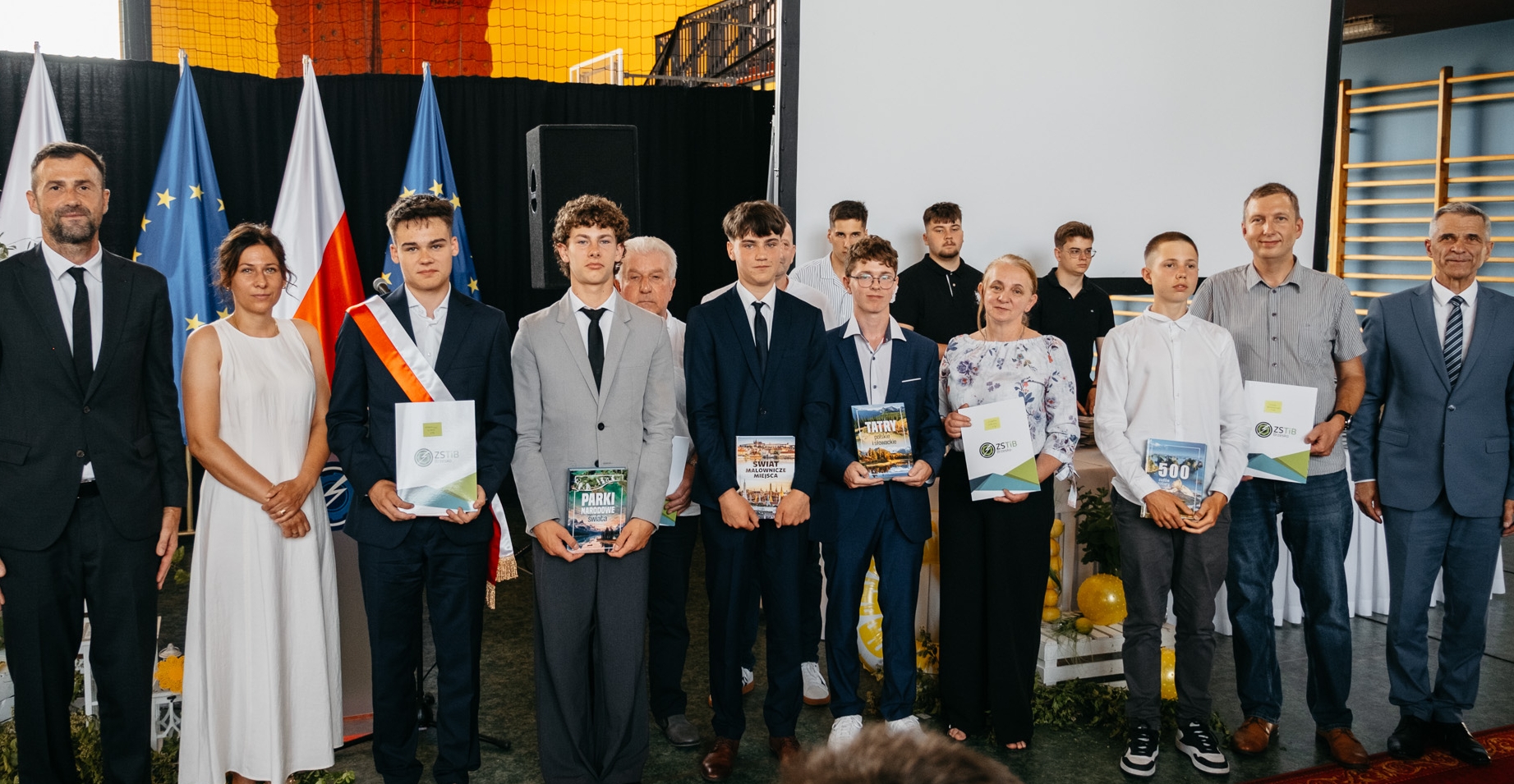 „Życie to podróż, a wakacje to najpiękniejsze przystanki” - uroczyste zakończenie roku szkolnego 2025/2026 w Zespole Szkół Technicznych i Branżowych w Brzesku