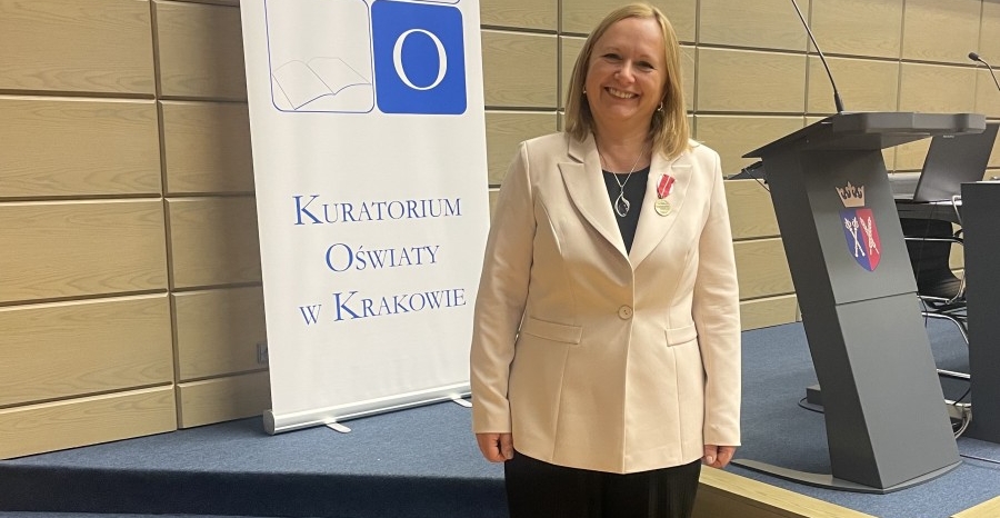 Pani Dyrektor Technikum im. Józefa Piłsudskiego w Brzesku odznaczona Medalem Komisji Edukacji Narodowej