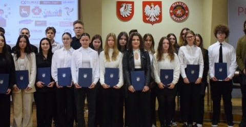 Uroczyste wręczenie certyfikatów ukończenia staży zawodowych Uczniom Technikum im. J. Piłsudskiego w Brzesku