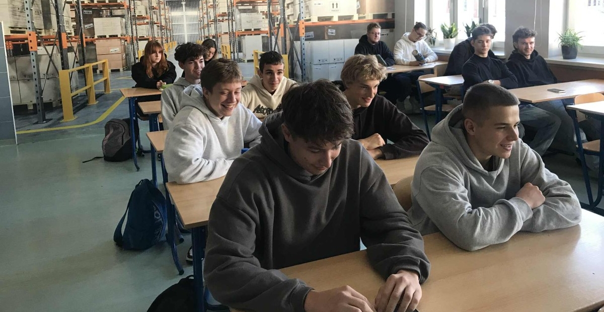 Technikum im. J. Piłsudskiego w Brzesku: Spotkanie uczniów klasy 5LT z absolwentem