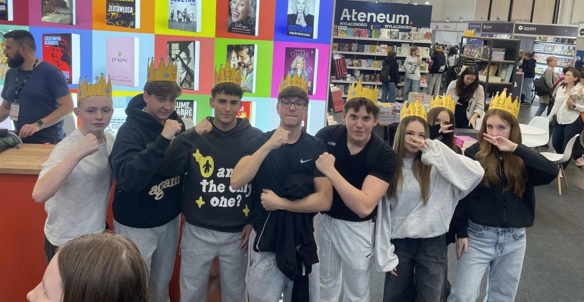 Uczniowie z Technikum im. J. Piłsudskiego w Brzesku na Targach Książki w Krakowie