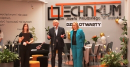 Radosne świętowanie 80 urodzin technikum podczas Dnia Otwartego Szkoły