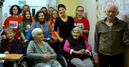 Pomalowali świat chorych na żółto i na niebiesko…