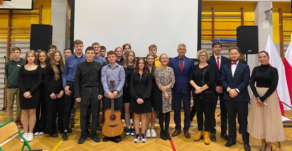 Patriotyczne śpiewanie na Zielonce czyli co nam w duszy gra