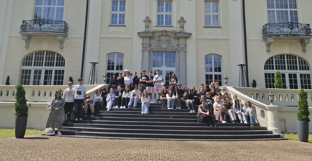 Wycieczka klas pierwszych z Technikum im. J. Piłsudskiego do Pałacu Goetza